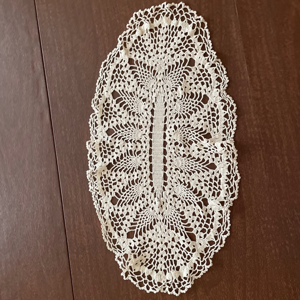 Oval doily